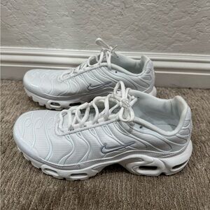 Nike Air Max Plus 
White size 7y